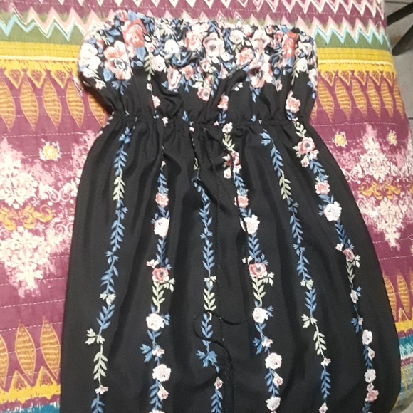 Forever 21 Dresses & Skirts - Flower forever 21 maxi dress